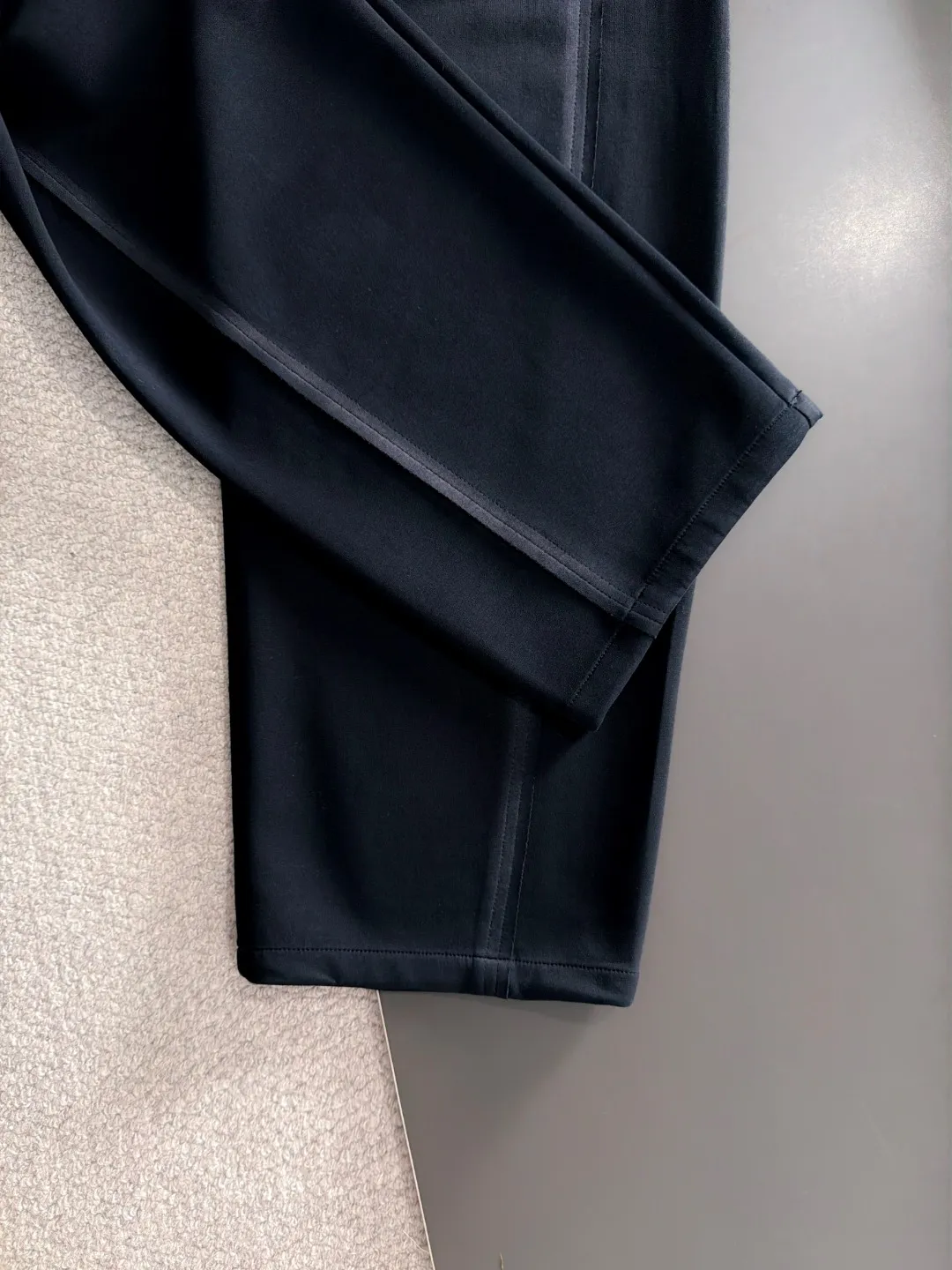 Next day shipment P195 Balenciaga High Quality 2026 Autumn and Winter New Arrival elastic band casual pants, counter-customized fabrics, Breathable, high comfort, impeccable details, brand element design concept, reflecting high quality. It feels delicate and soft! It presents a casual cut and the upper body shape is great! Sizes:S-3XL
